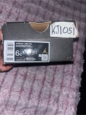 Jordan Black Shoe Box with Gold Jumpman